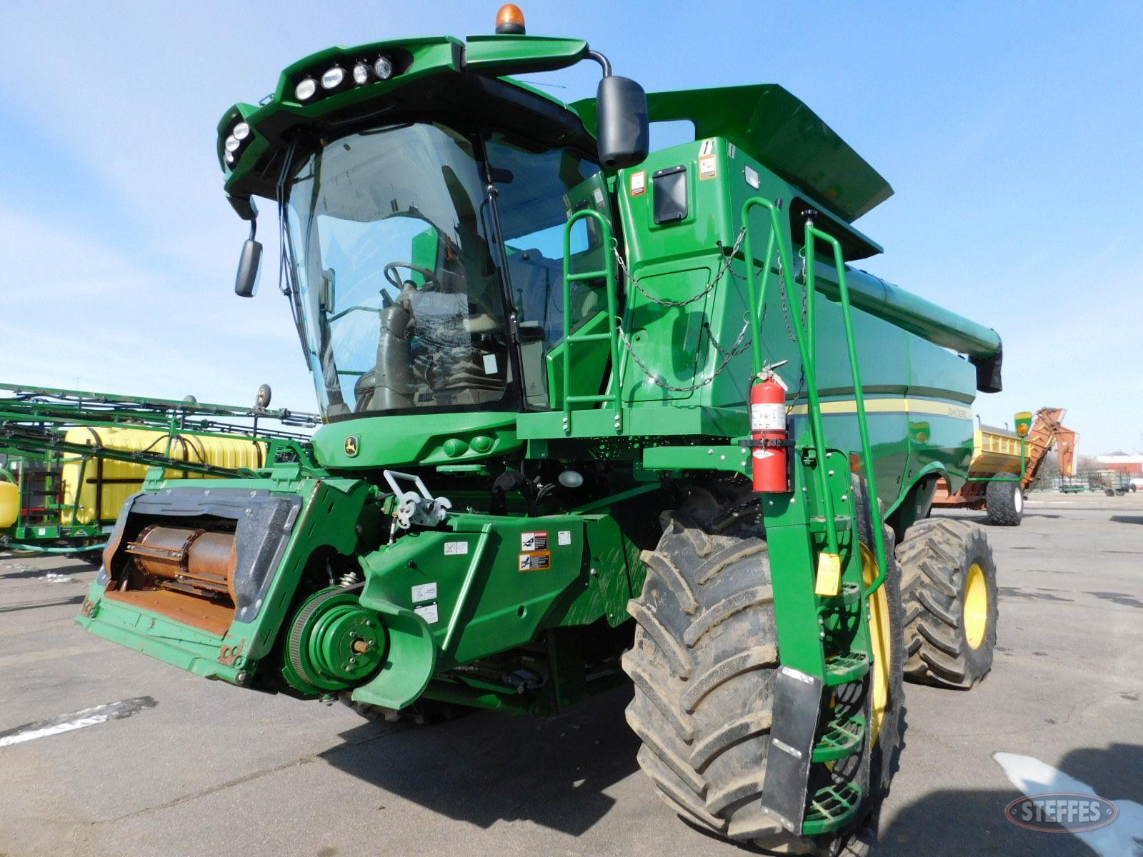 2014 John Deere S670_1.jpg